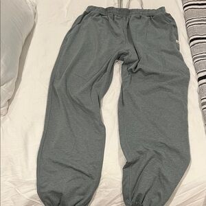 Vuori Performance Boyfriemd Jogger in Heathered Pistachio